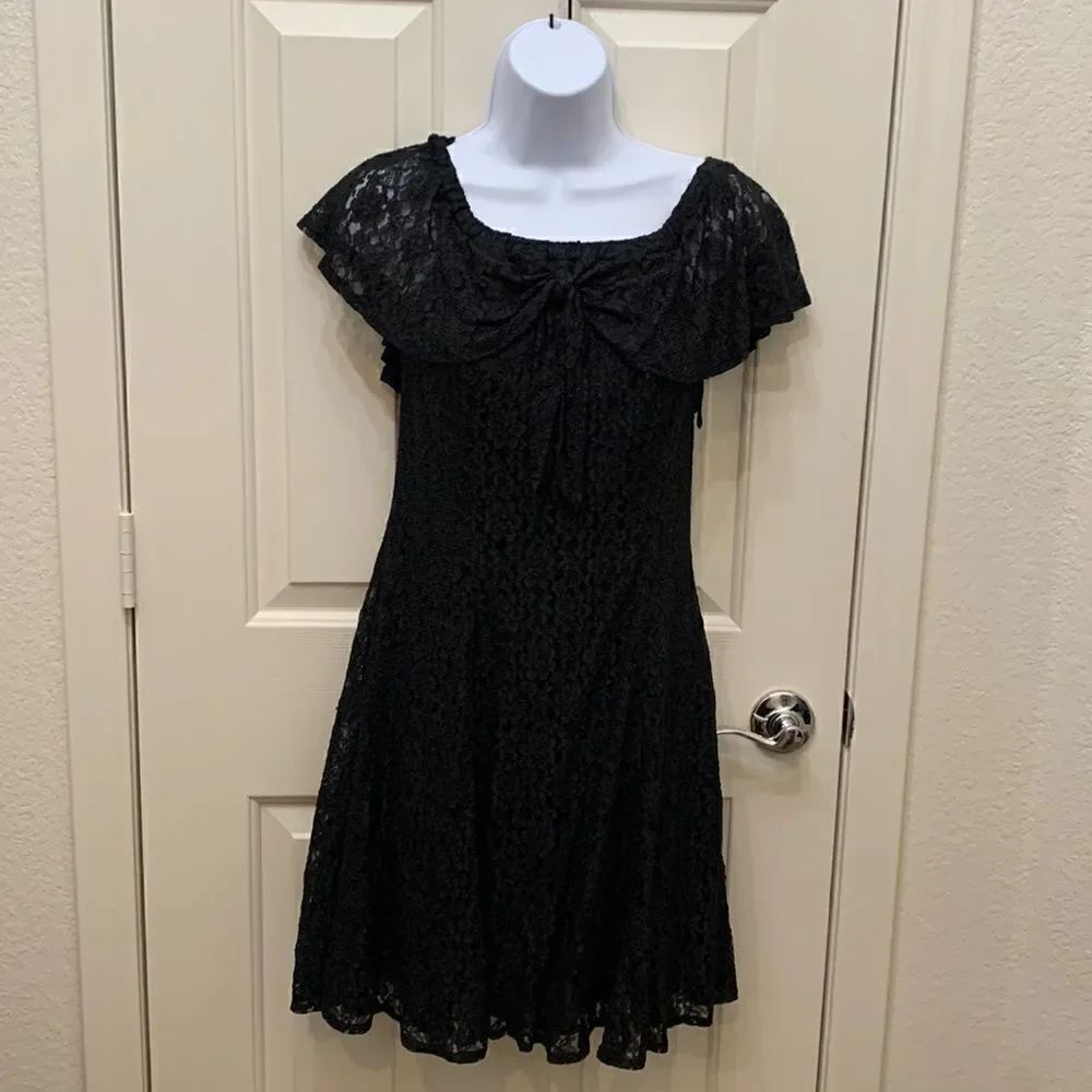 All That Jazz 5/6 Black Off Shoulder Lace Fit & Flare Lined Zipper Back Mini